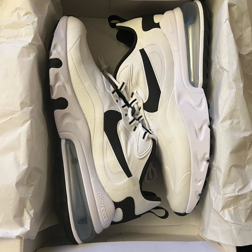 Nike Air Max 270 React White Black Men's size  9.5 Brand NEW in the Box 🔥🔥